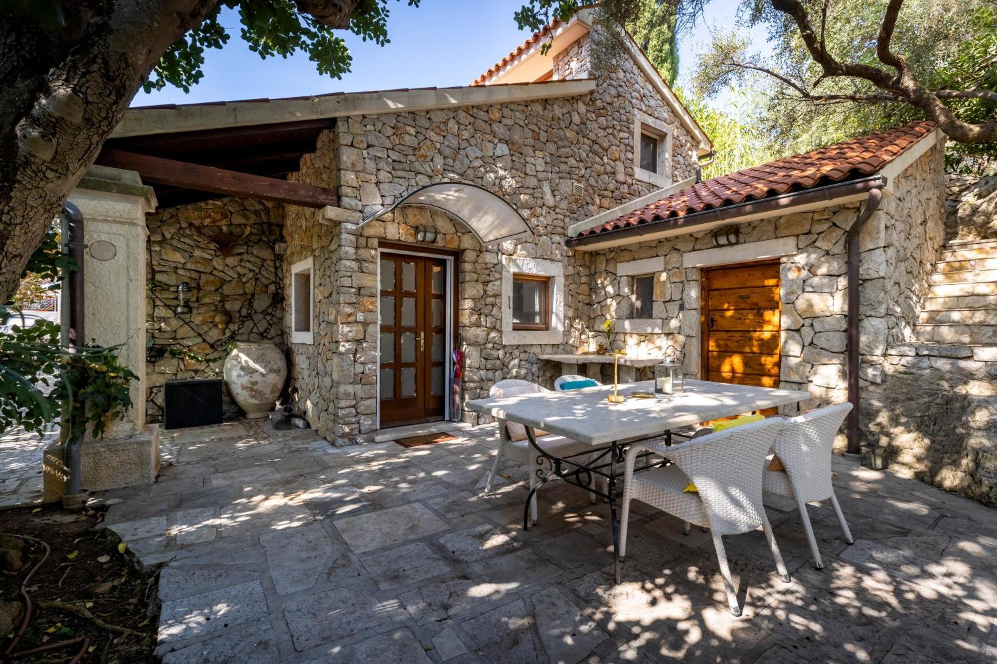 הוילה מאלי לוסיניי Stone House Retreat מראה חיצוני תמונה