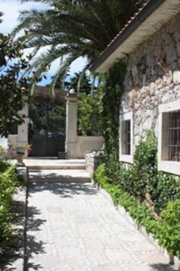 הוילה מאלי לוסיניי Stone House Retreat מראה חיצוני תמונה